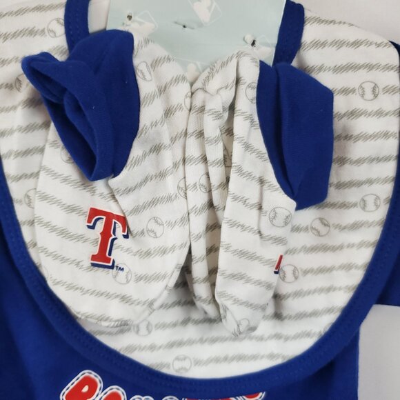 MLB Baby Texas Rangers NWT Shrt Slv Onesie Bib & Sock/Shoes Size 6-9 Mnths - Picture 2 of 7